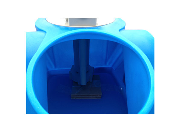 Vue détaillée de la pompe DT-EK à l’intérieur du réservoir